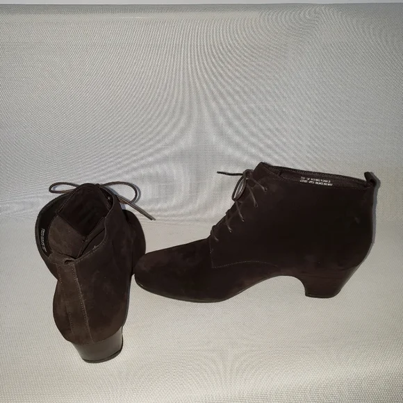 Boots - Picture 3 of 16